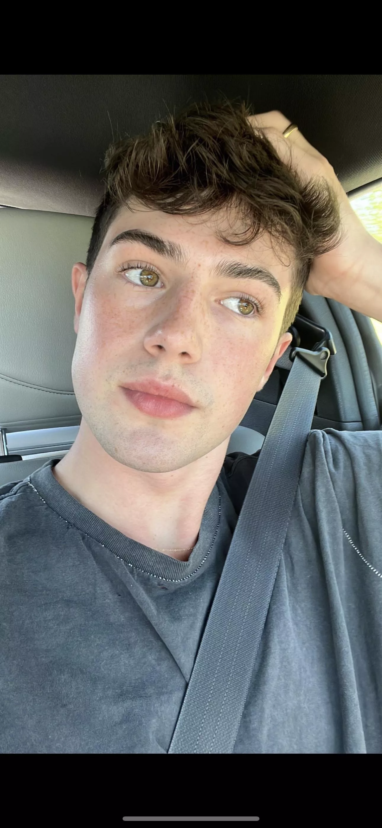 Who wants to hang out? Msg posted by liltampp