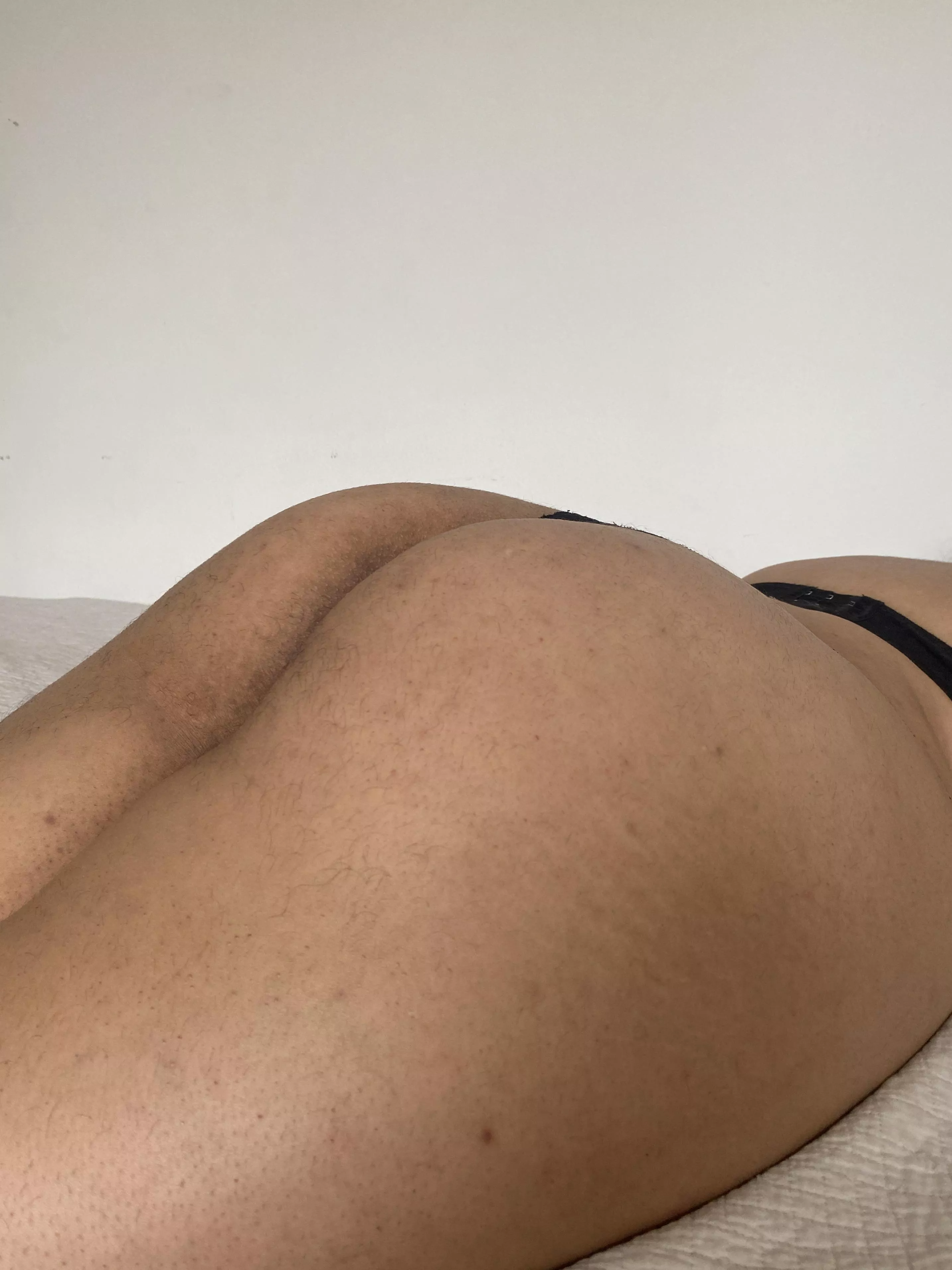 Would you love to open my leg… posted by riccipia