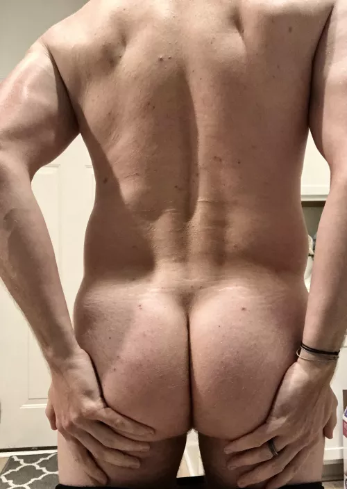 [32] I got a hell of an ass for a straight guy. by FLR006