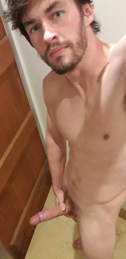 A carpenter and his hammer by longdongsilver987