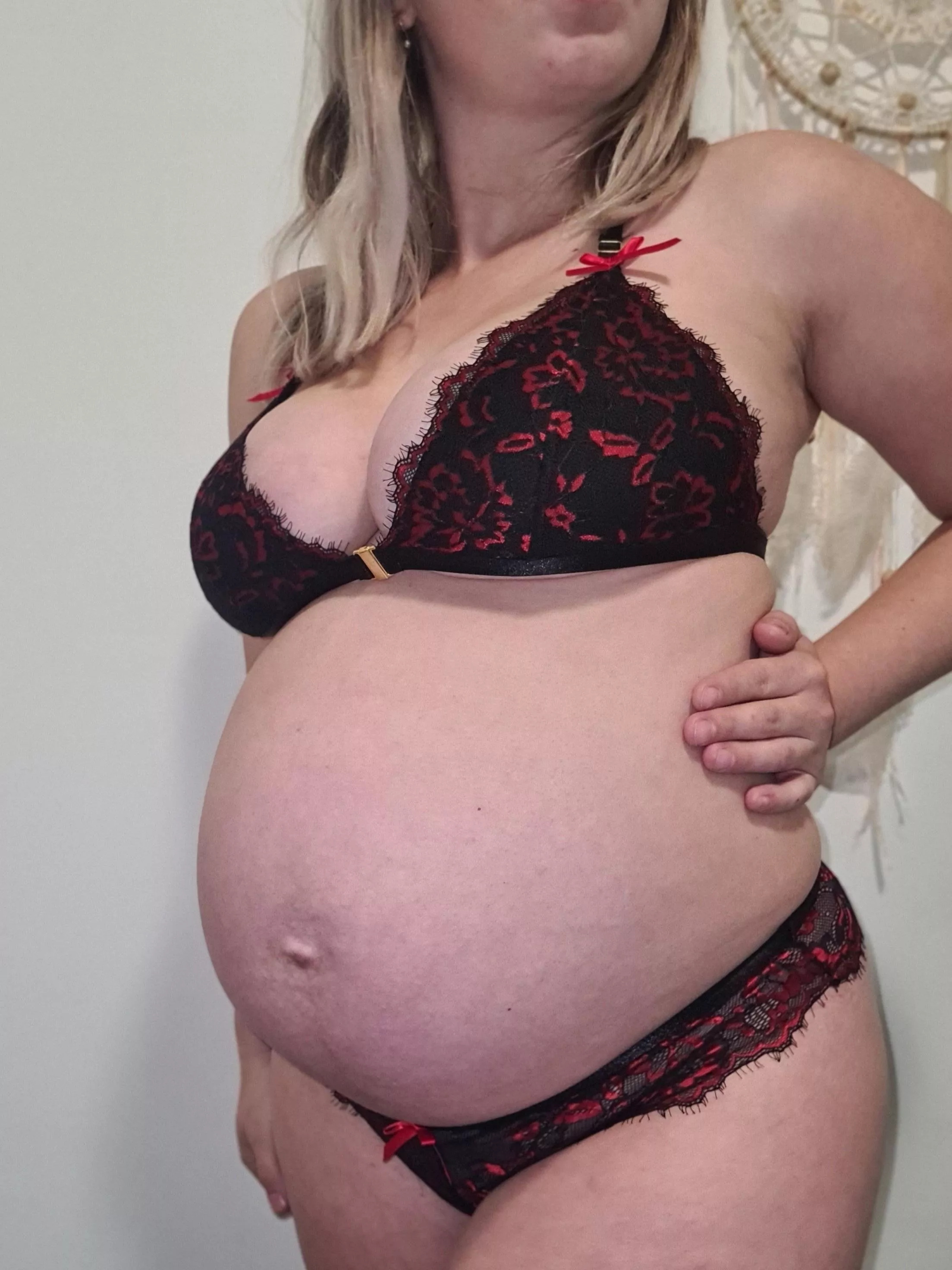 Are pregnant girls still be sexy without being naked? posted by brandicandy01