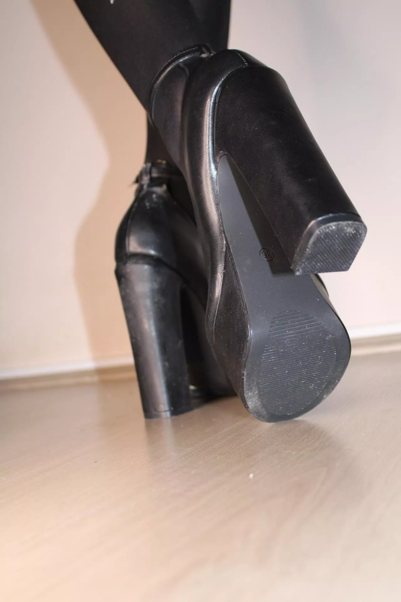 Black Heels 🤤 posted by MistressAmadea