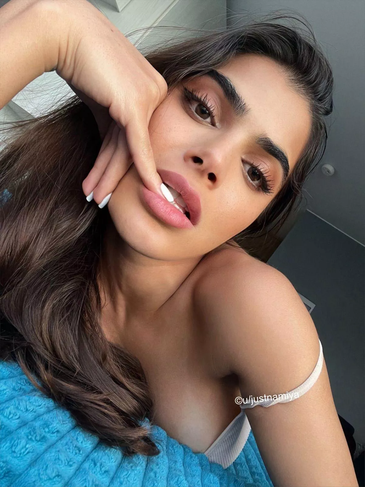 Bored alone, what are you doing? posted by justnamiya