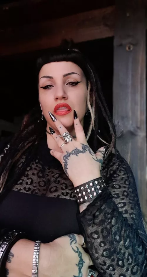 Can this big beautiful girl deserve a little love, can't she? by littleapplesweet