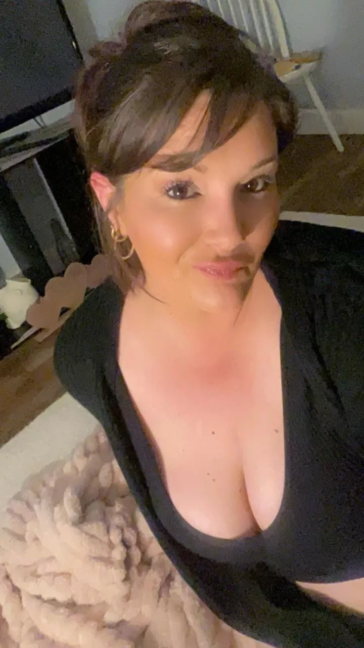 Cleavage in abundance. posted by Professional-Dig9390