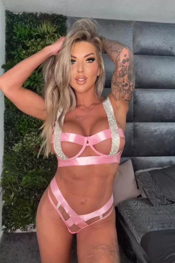 Fit bodies deserve to be shown off posted by Penny_Pink