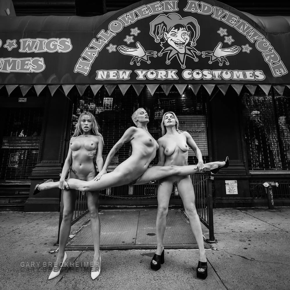 Halloween vibes in NYC posted by Slow_Owl5983