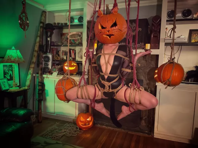 Happy Spooky Season 🎃 by Kokorokinbaku