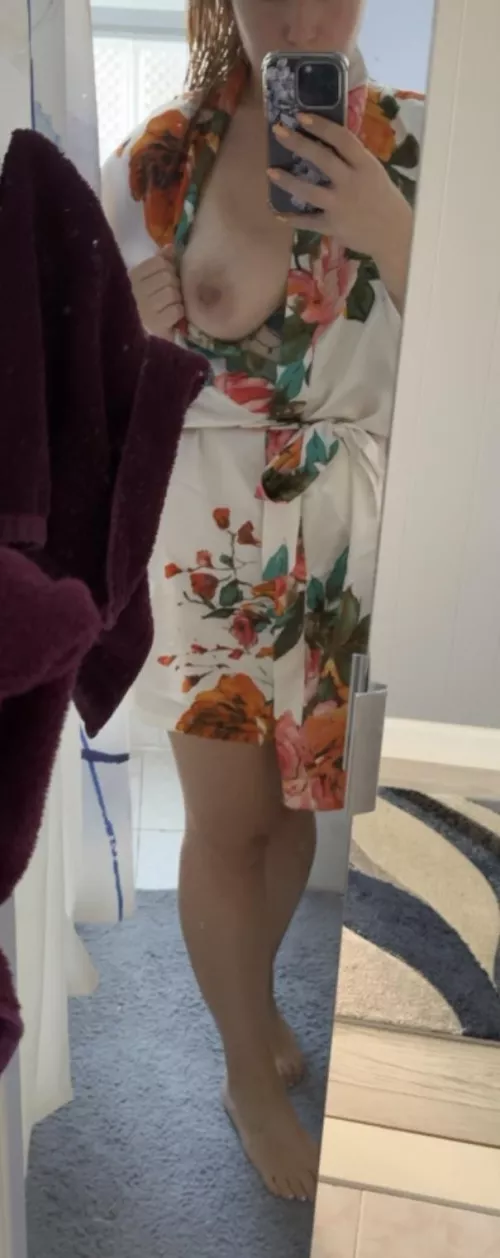 Help me out of my robe (f) by lizzie5679