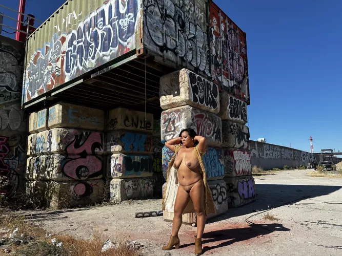 If u see me out n about doing photo shoots, would u cum up n say hi n try your shot? by Pinay_Punani