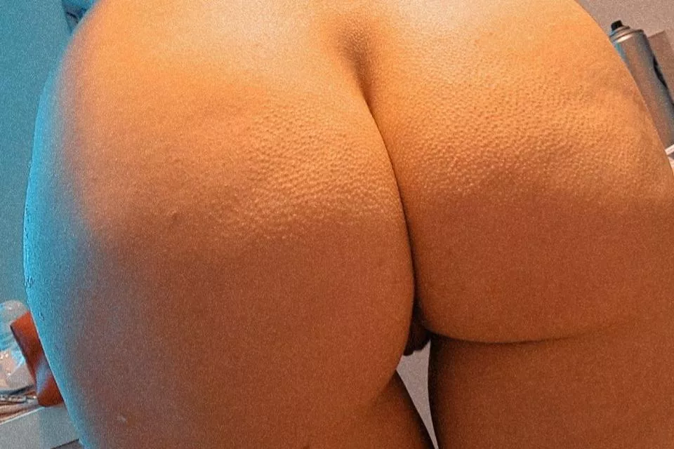 I'm cold getting out of the shower 🥶 posted by themilfdiaries21