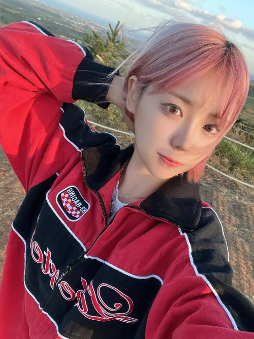 IUTR anyone likes pink hair c: by Minimum-Fisherman142