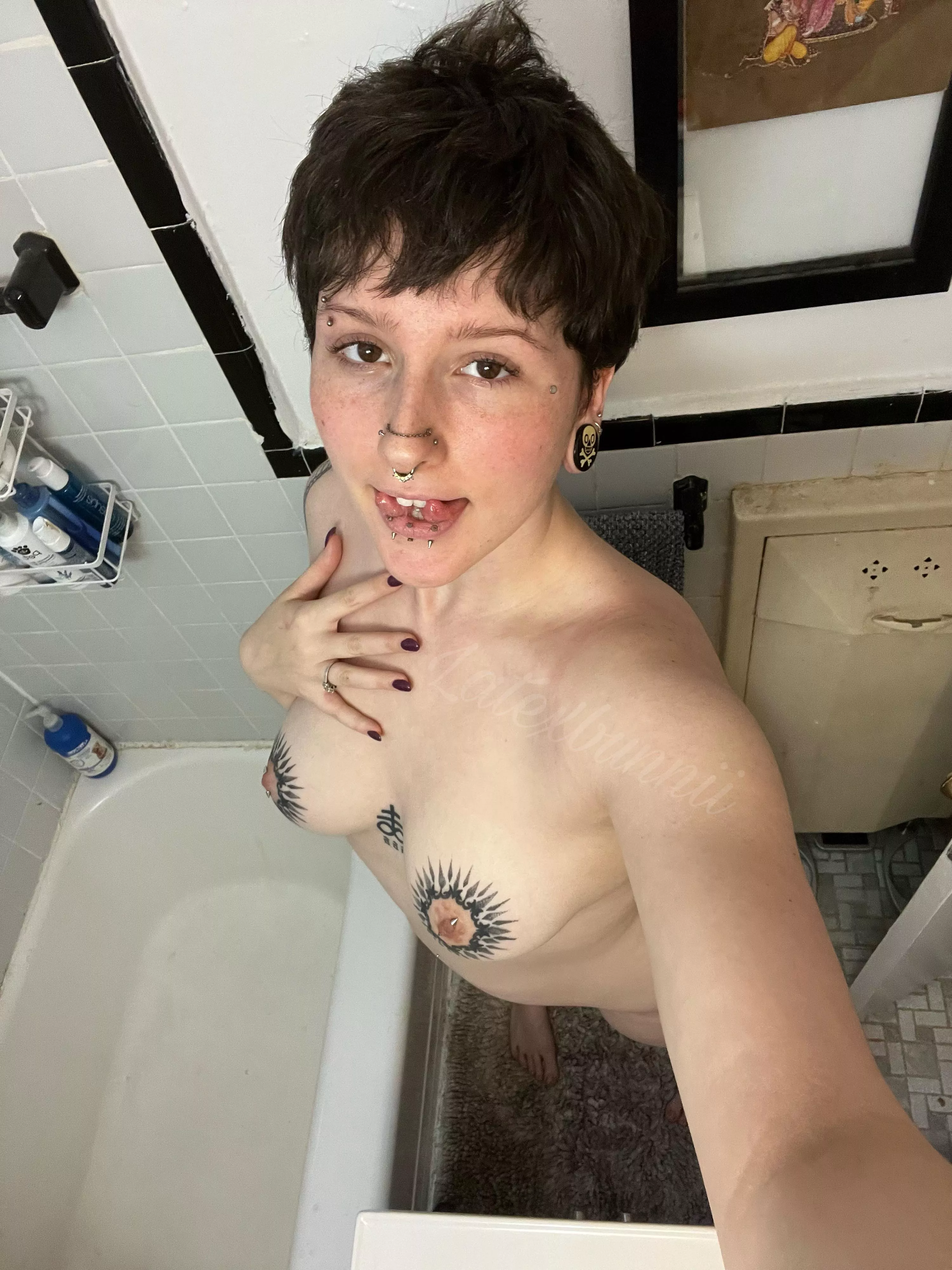 I’ve always wondered, what exactly about short hair turns you on the most :) posted by Grungenmetal