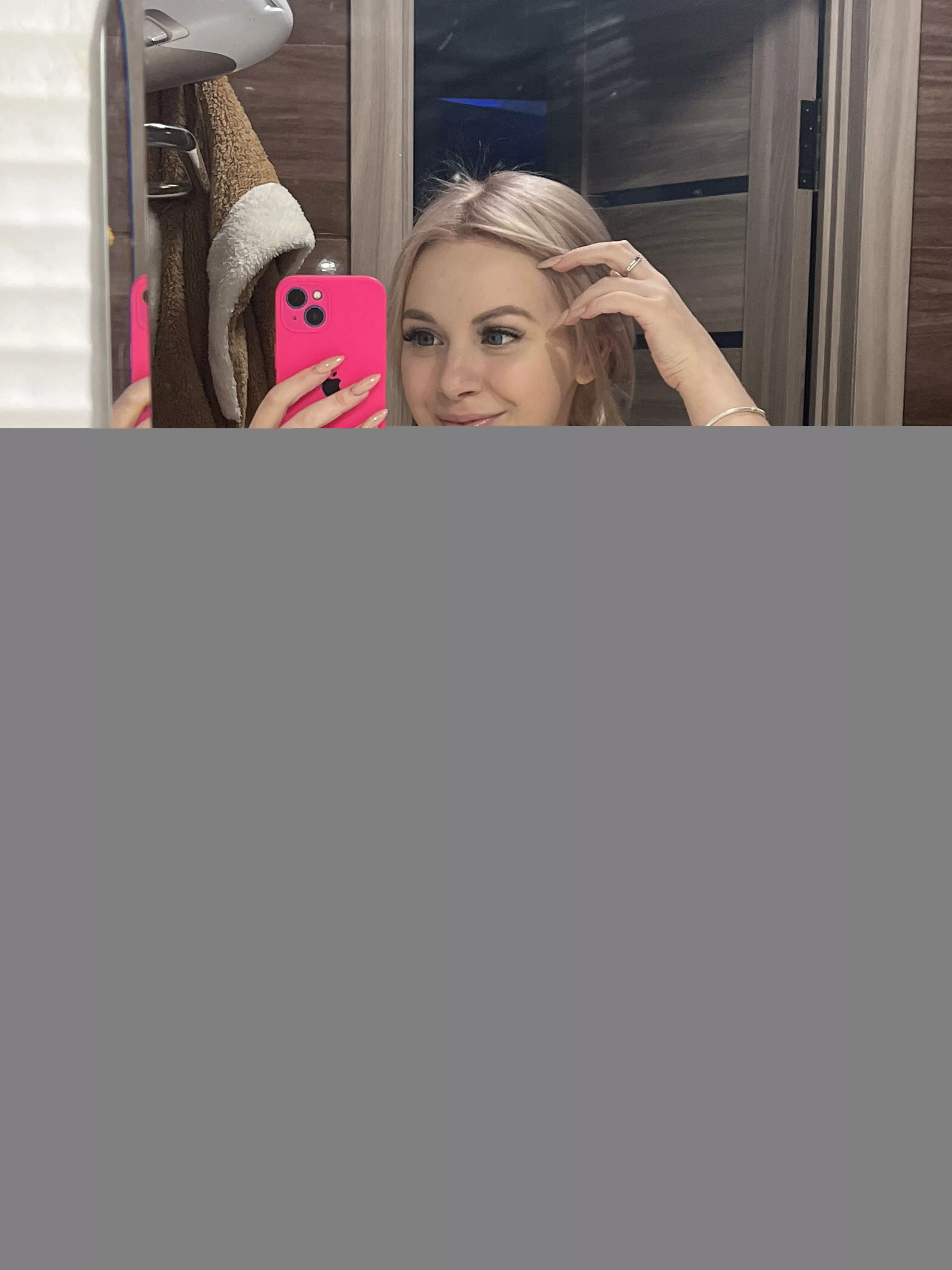 Kiss me like there's no tomorrow, baby! posted by MindlessBig2165