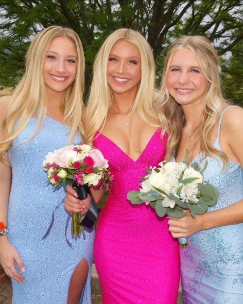 Mom and daughters by angizni