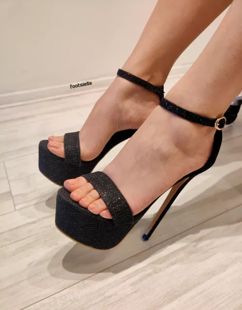 My sparkly stilettos by footsiella