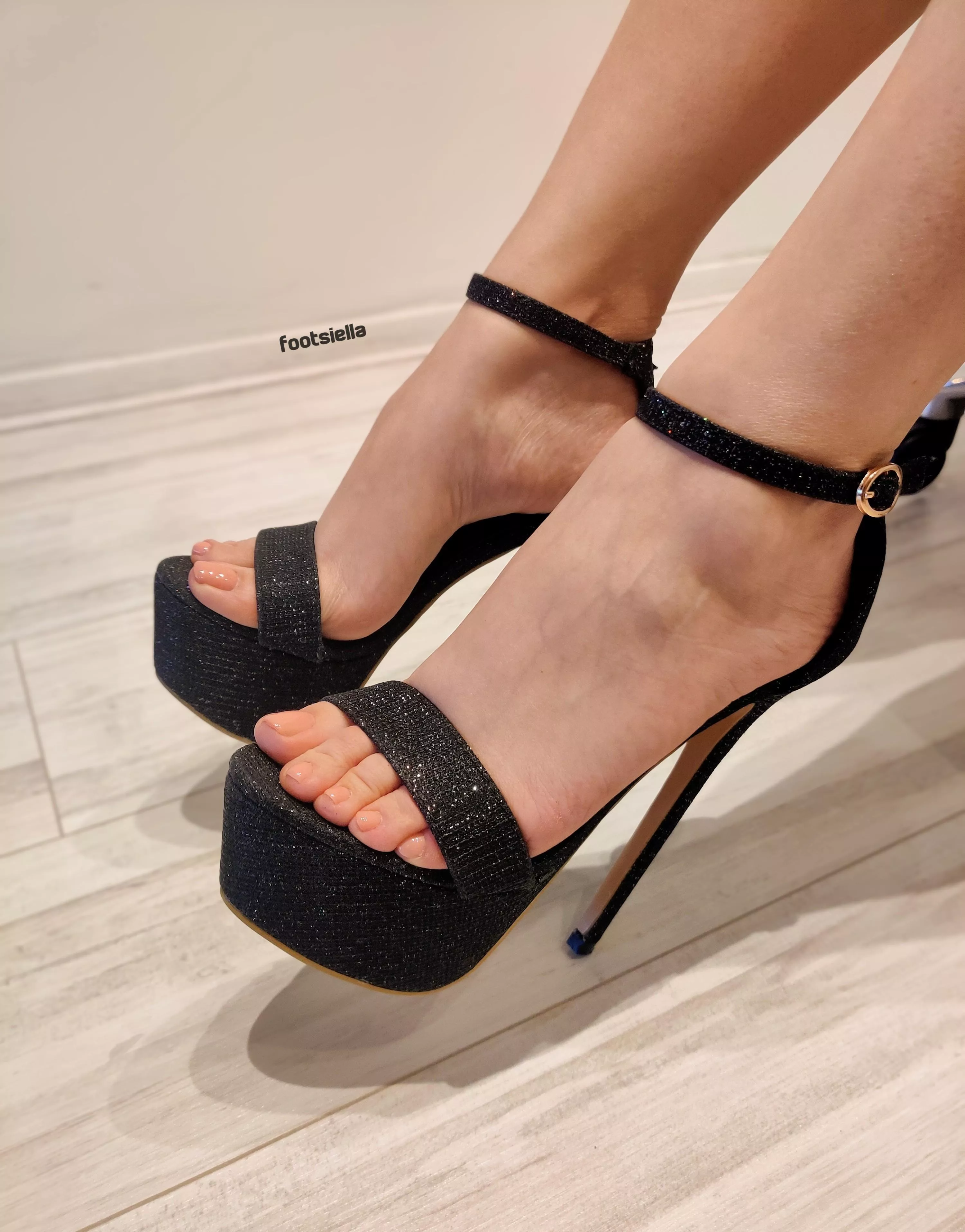 My sparkly stilettos posted by footsiella