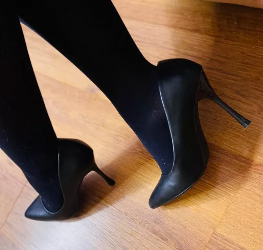 New and classy by Mistress_Di