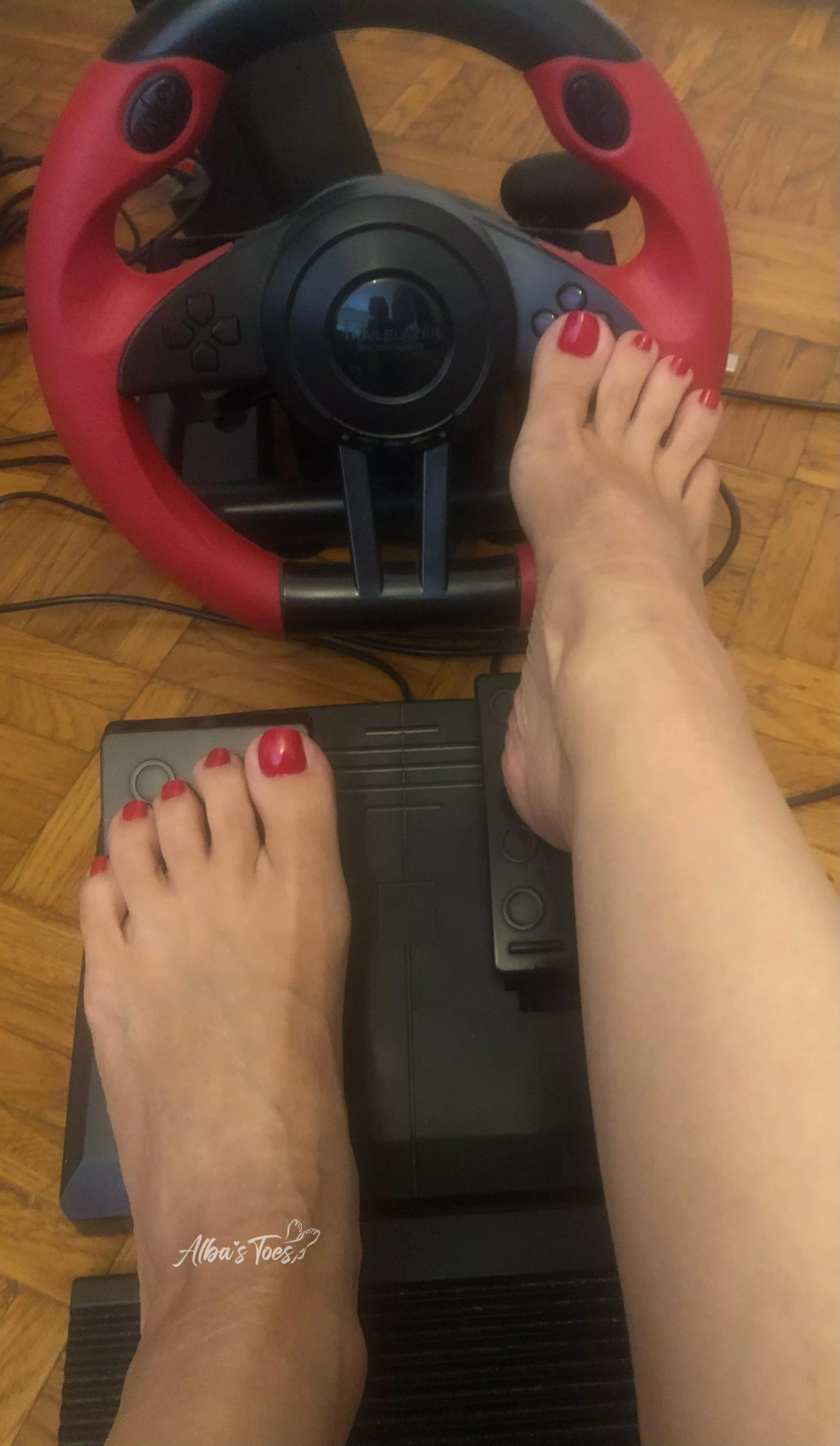 On Sunday we really had a game day...but how...someone was playing games and I was playing with my feet posted by albastoes