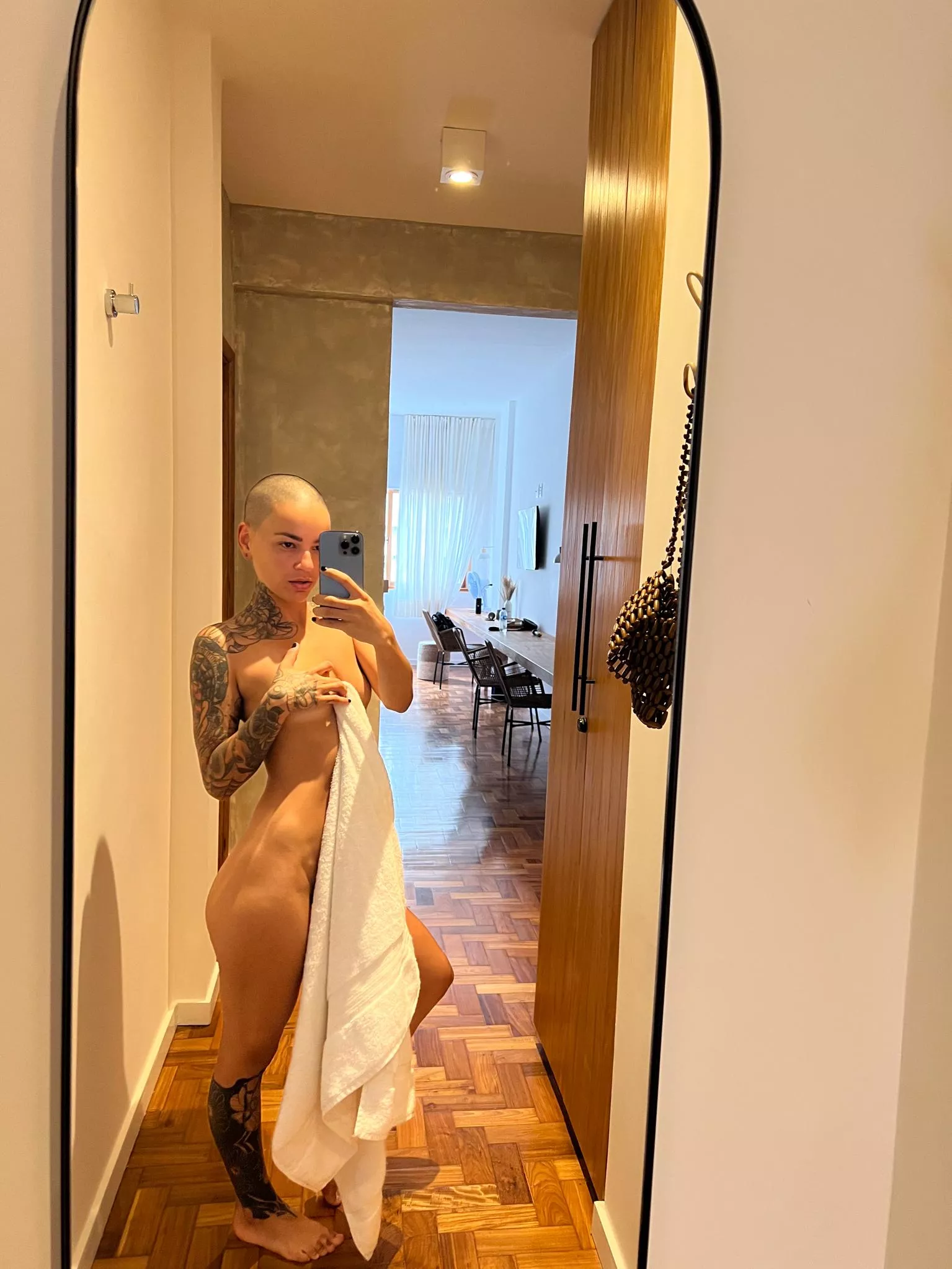 Short hair, big butt posted by Salyxnoa