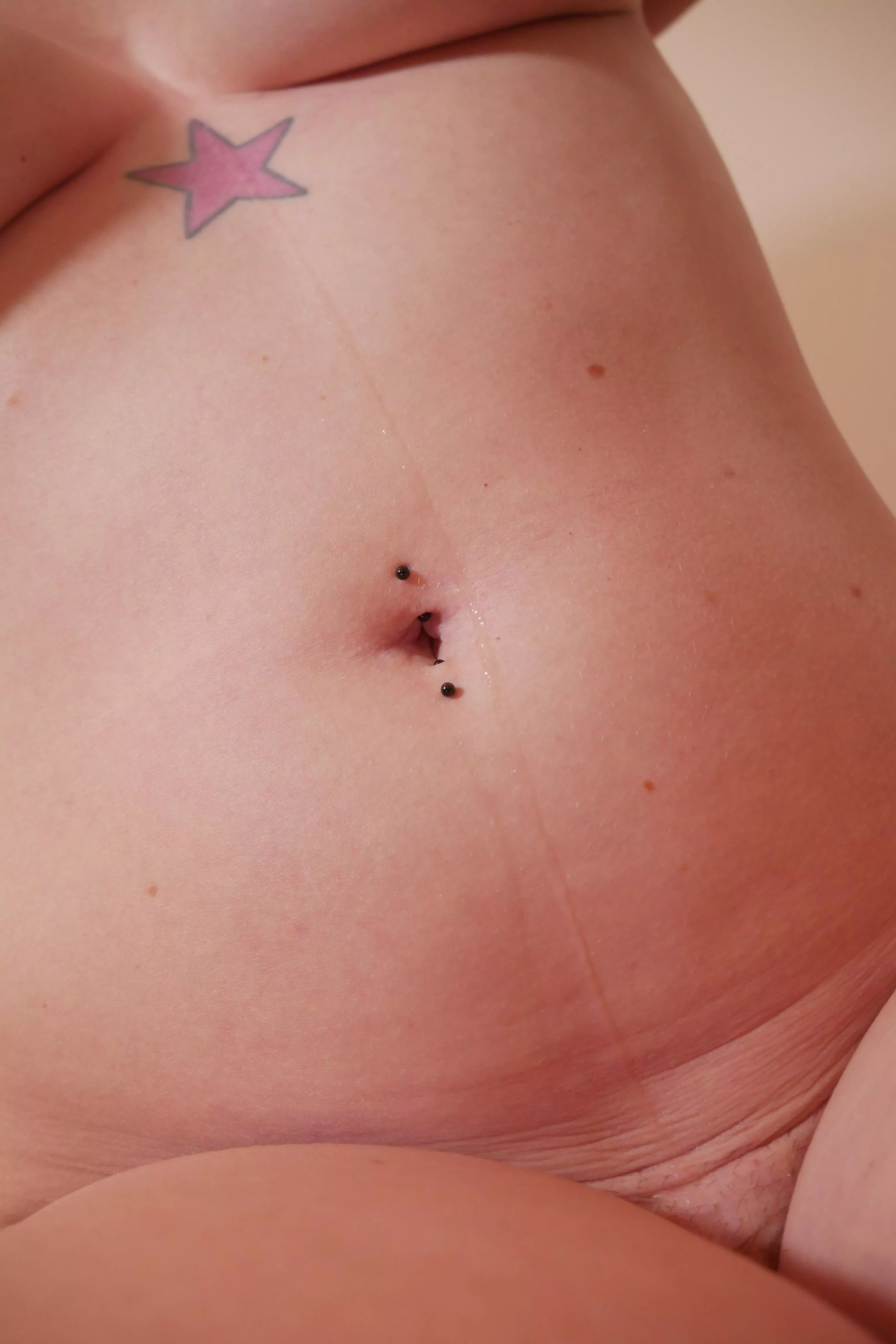 Showing off my bellybutton last night 😈 posted by FoxyPantina