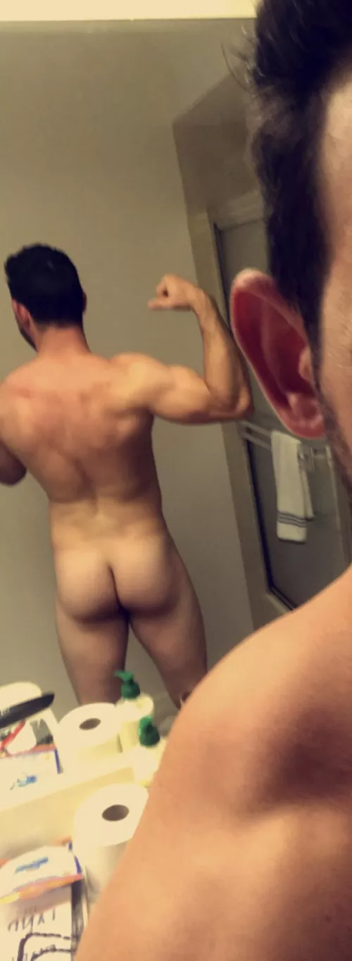 Since I rarely show the rear… by Addicted-2-Trouble