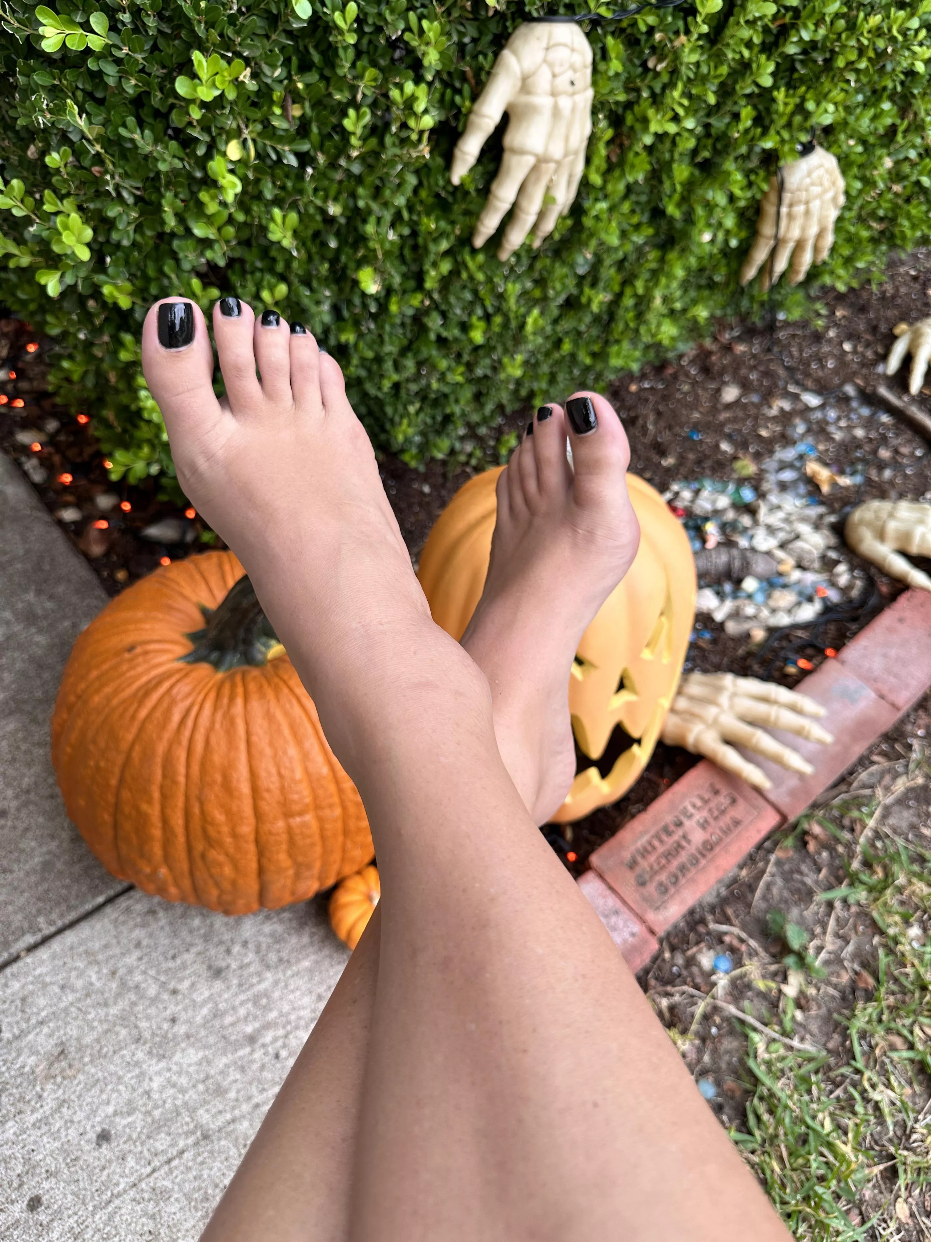 Spooky feet posted by Thedivinefoot