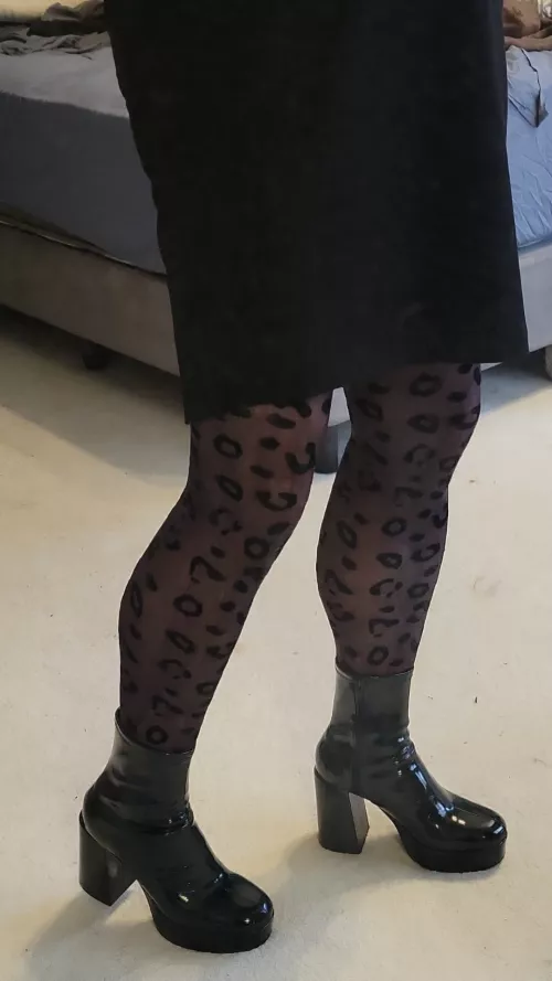 The chunkiest of green high heel boots! by LODmadnesshero