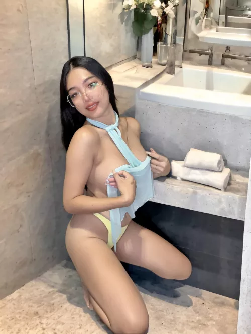 Tonight I decided to play in the bathroom by Worried-Wear-6902