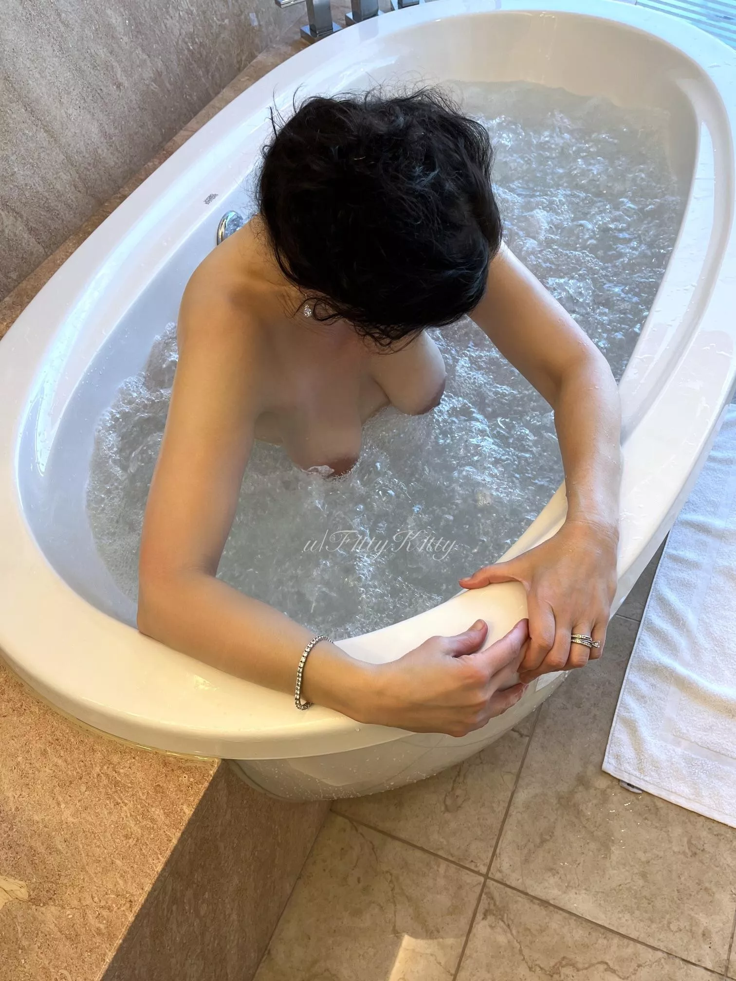 Water jets feel so good posted by F1ttyK1tty