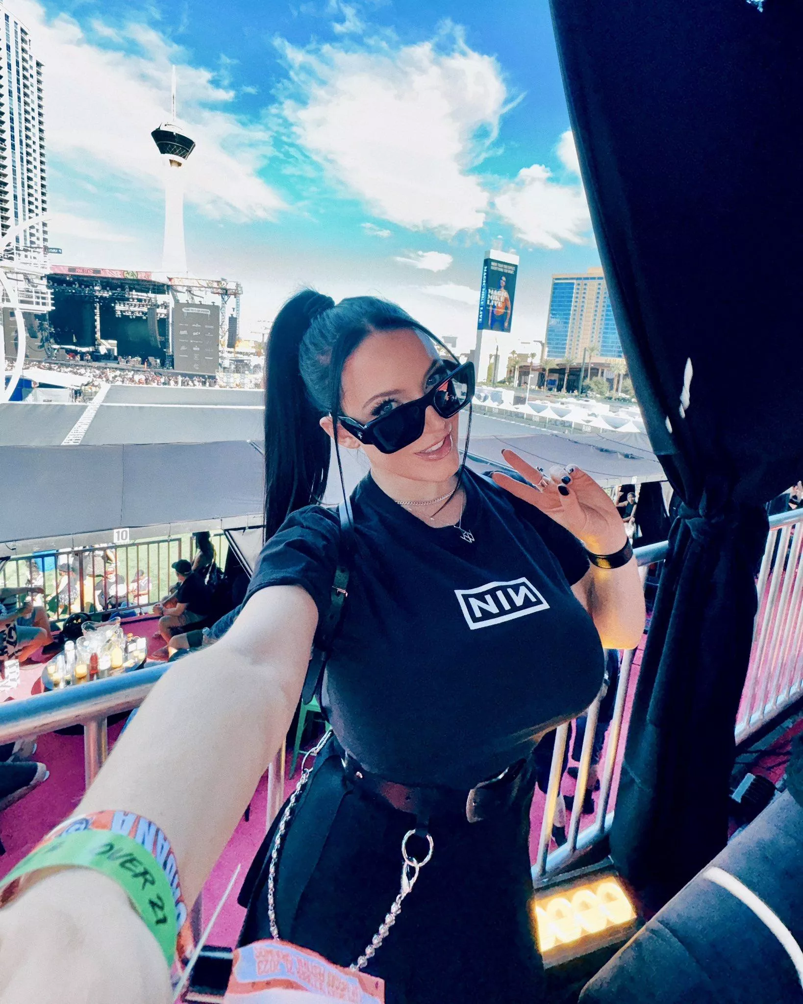 Angela is a Nine Inch Nails fan posted by javier_aeoa