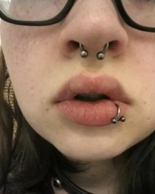 Anyone want to cum on my lips by trickyswim99