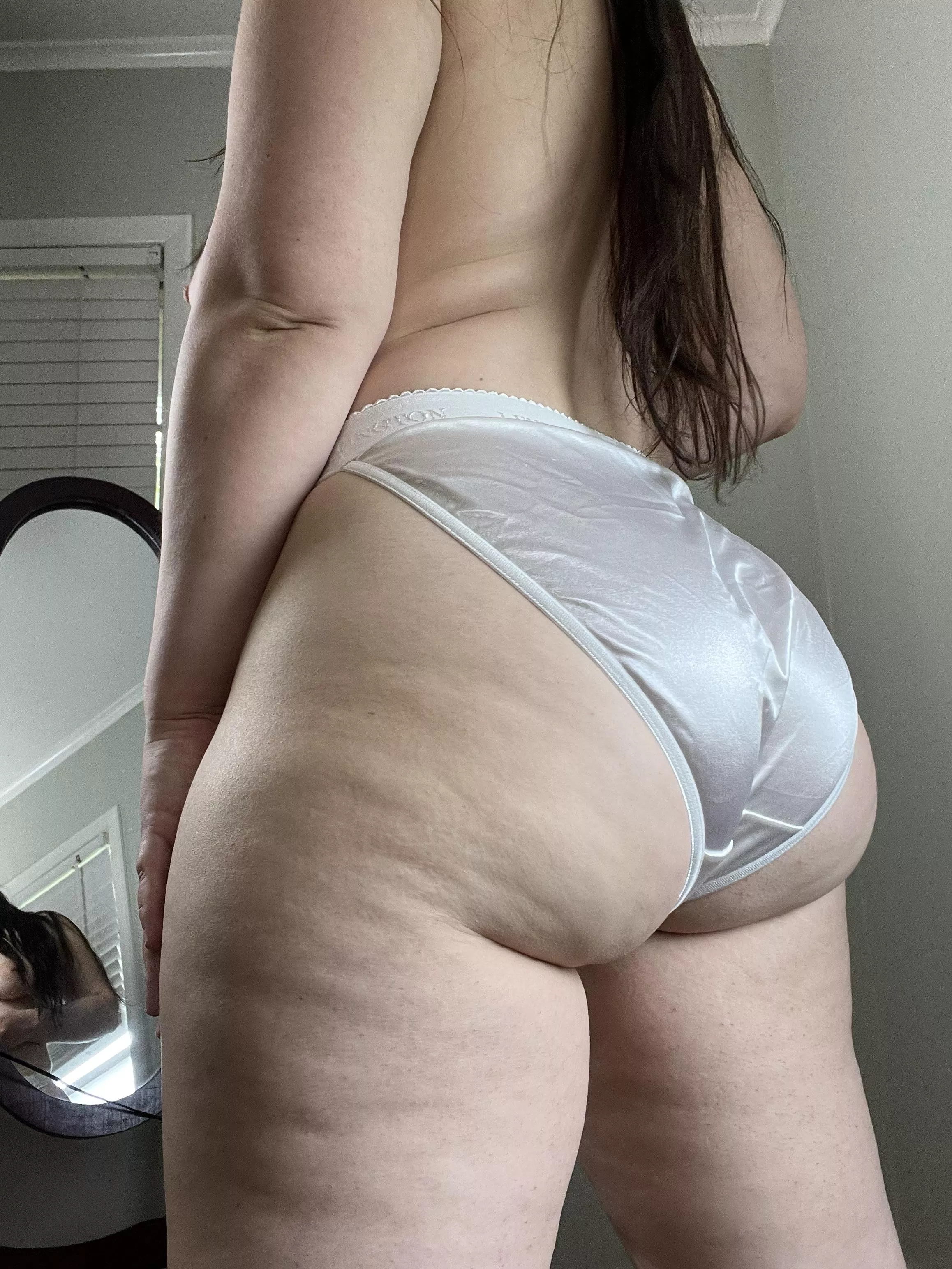 Badonkadonk posted by luna-jane