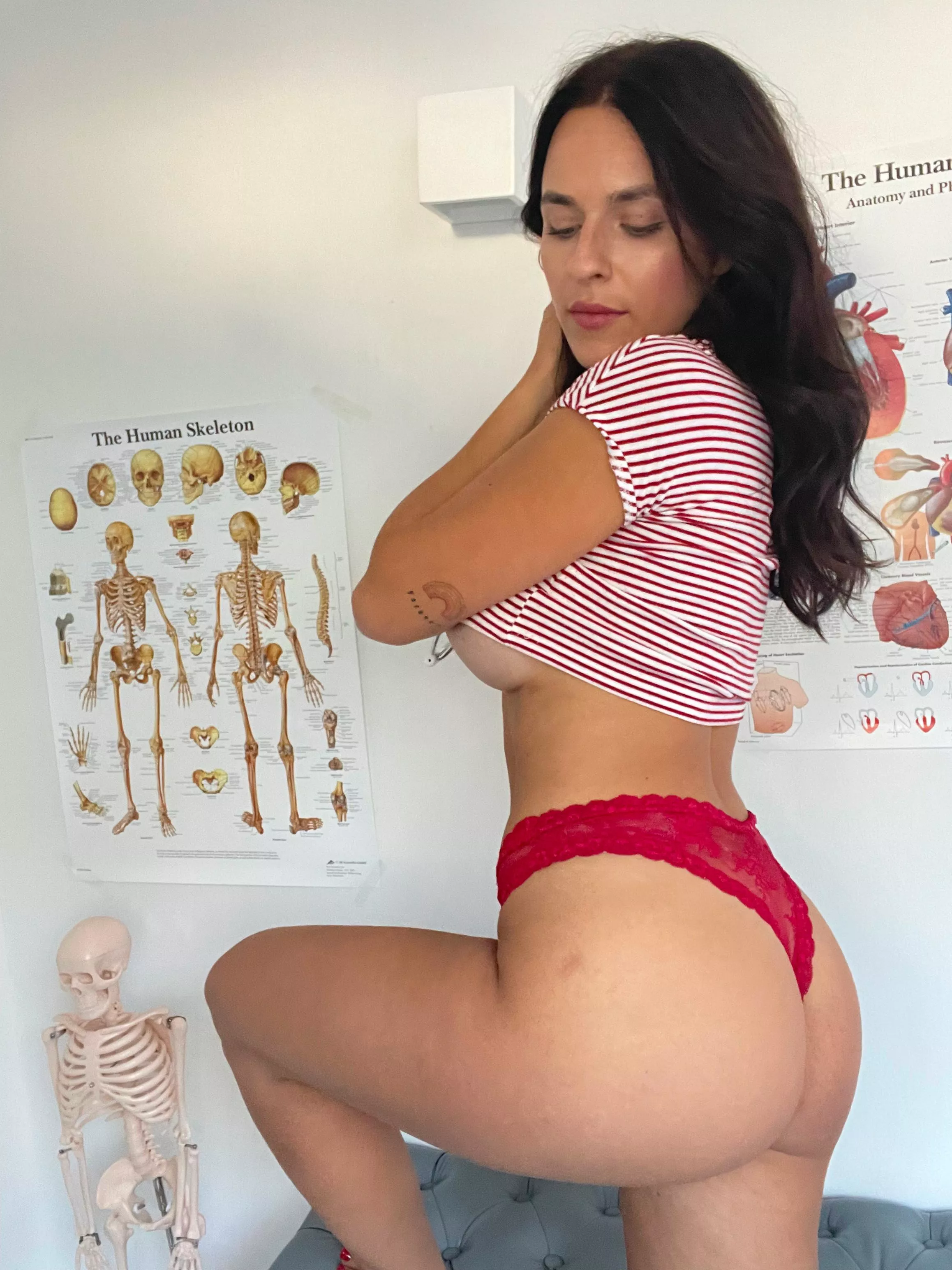 Can you find my sensitive spots using your tongue? 👅 posted by SMoresins9