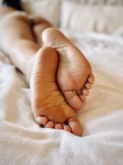 Come have a lick 💜 by thebookoffeet