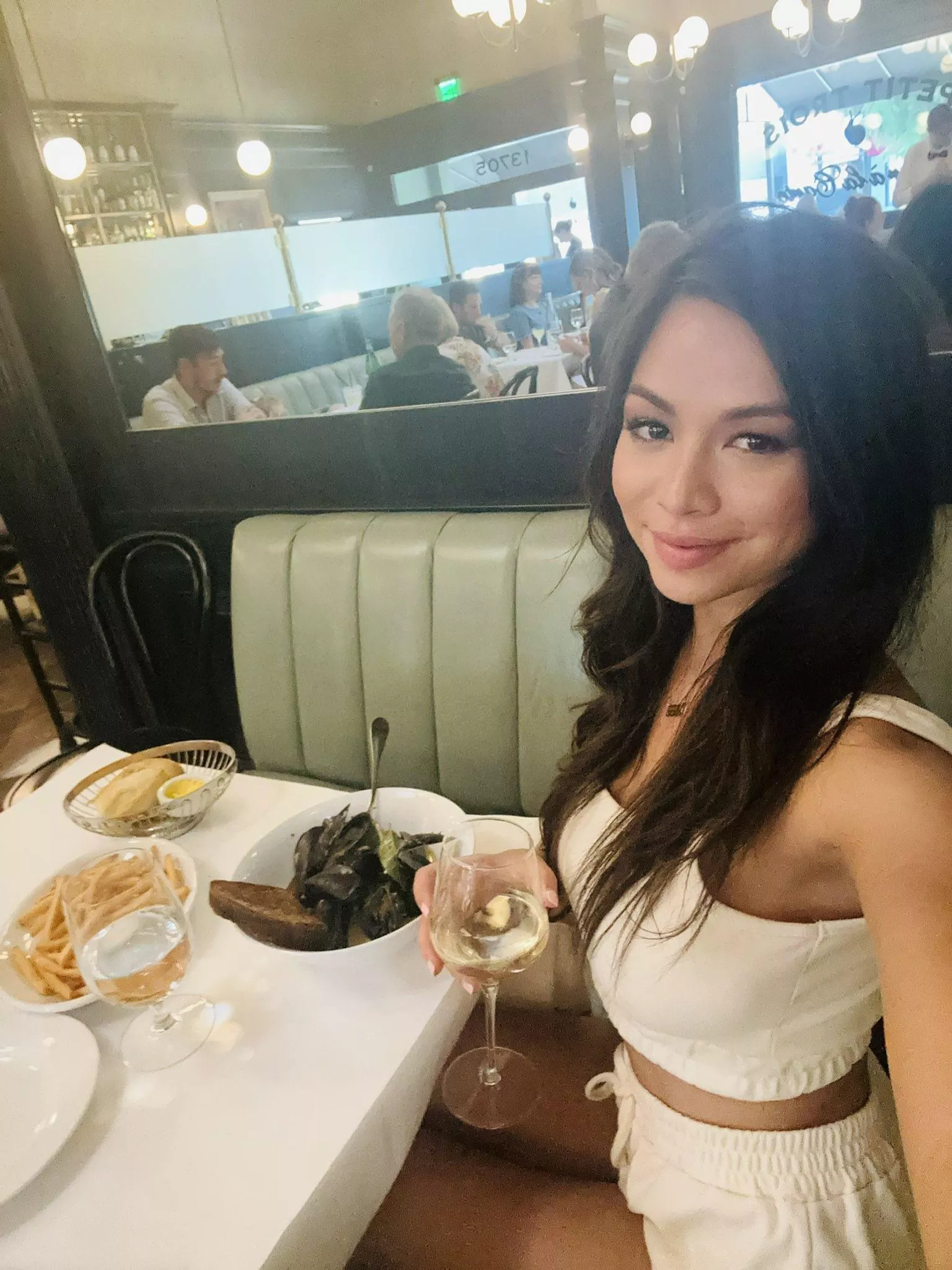 Dinner Date posted by whitetoweltw