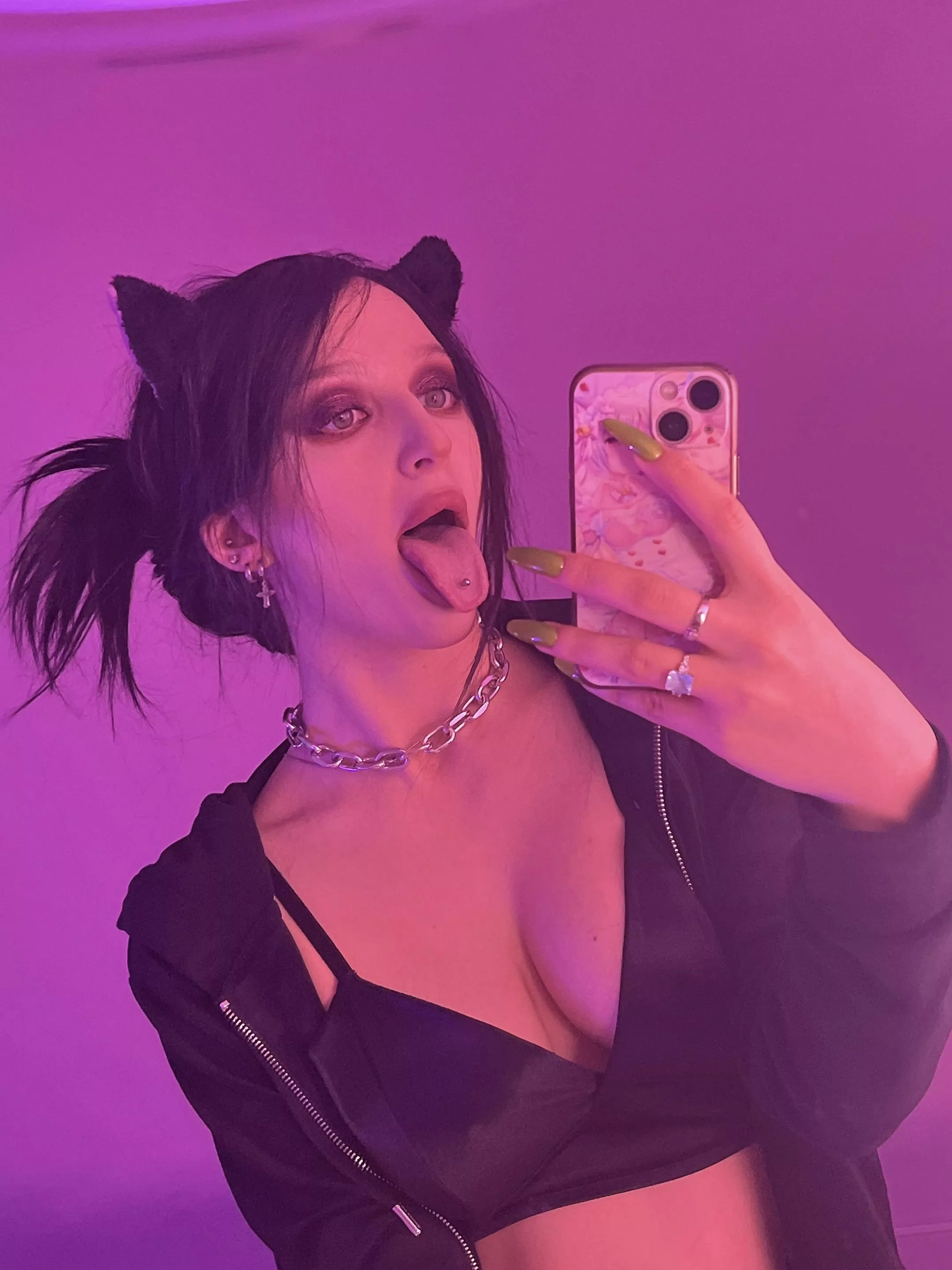 Don’t be fooled, this kitty bites posted by fairyeater