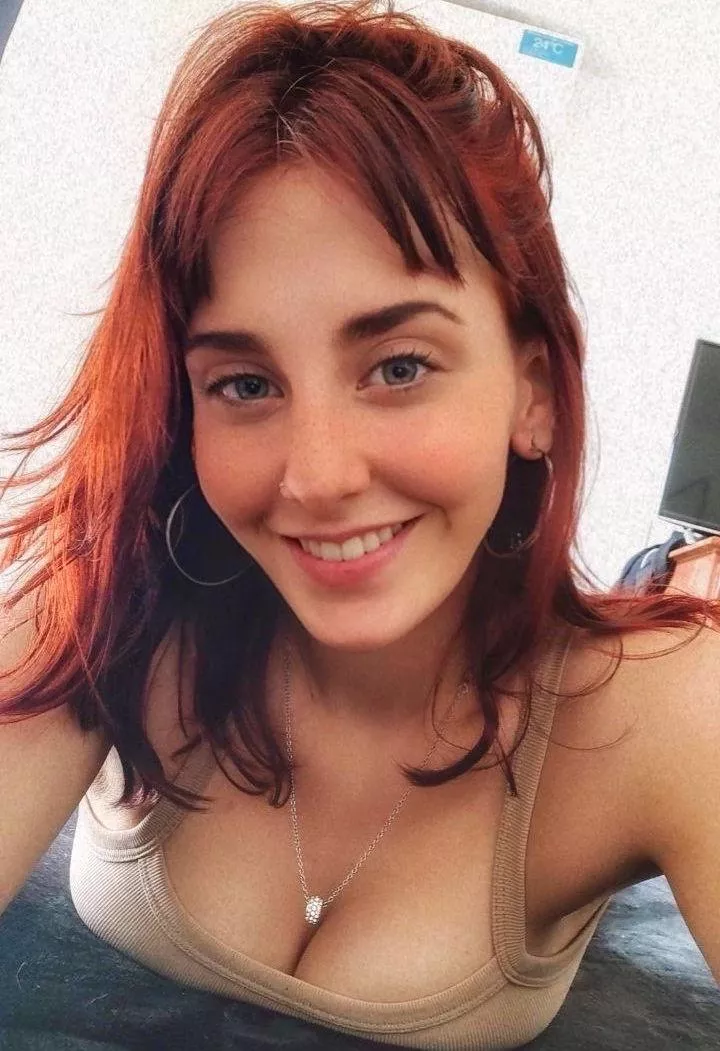 Hola from a redheaded Latina 😘 posted by familiar_mouthpiece