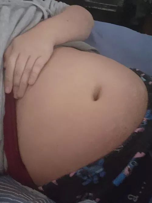I finish eating look at my belly by abbysweet_