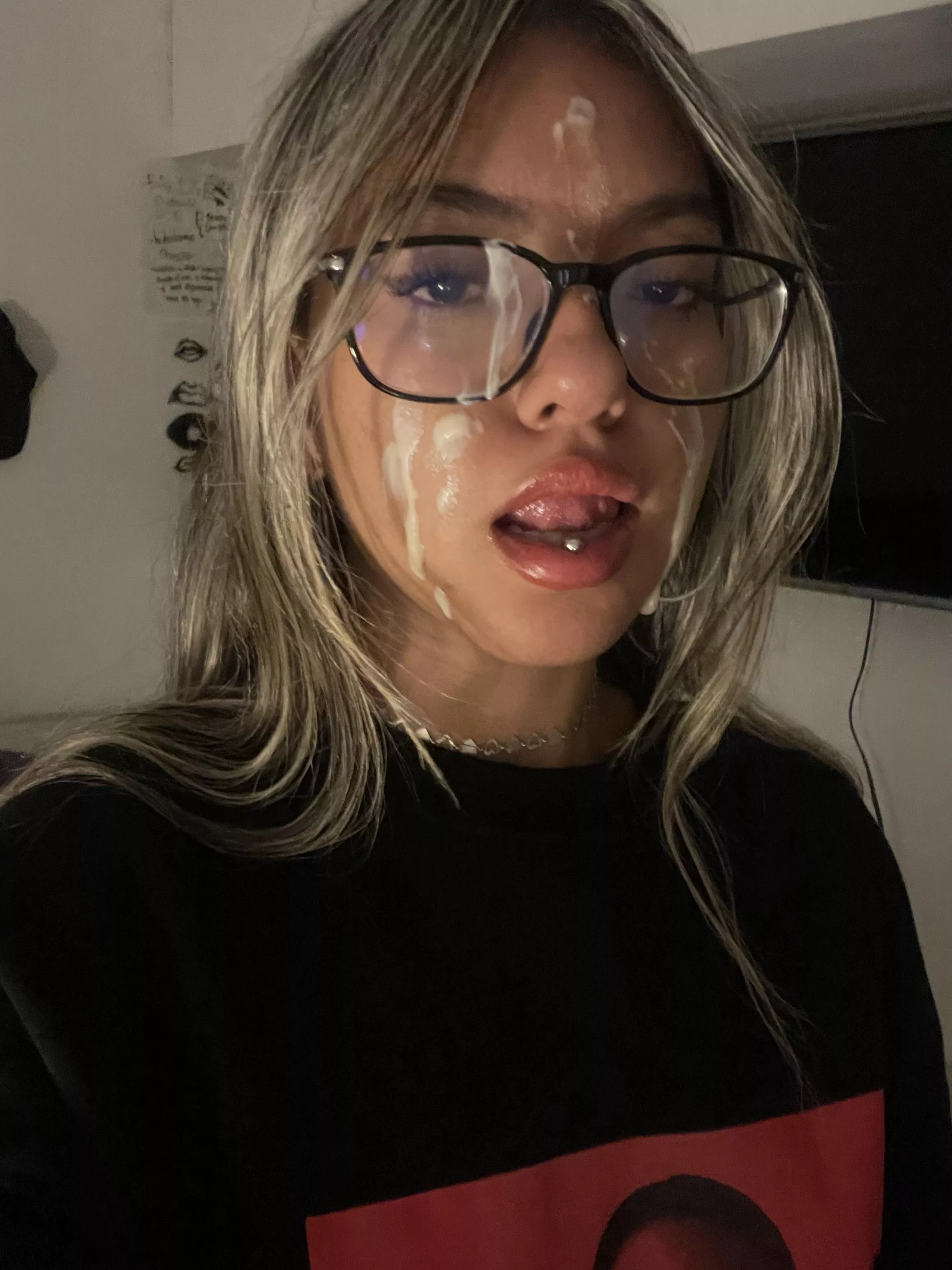 I think wearing glasses makes me hotter posted by Ashly4786