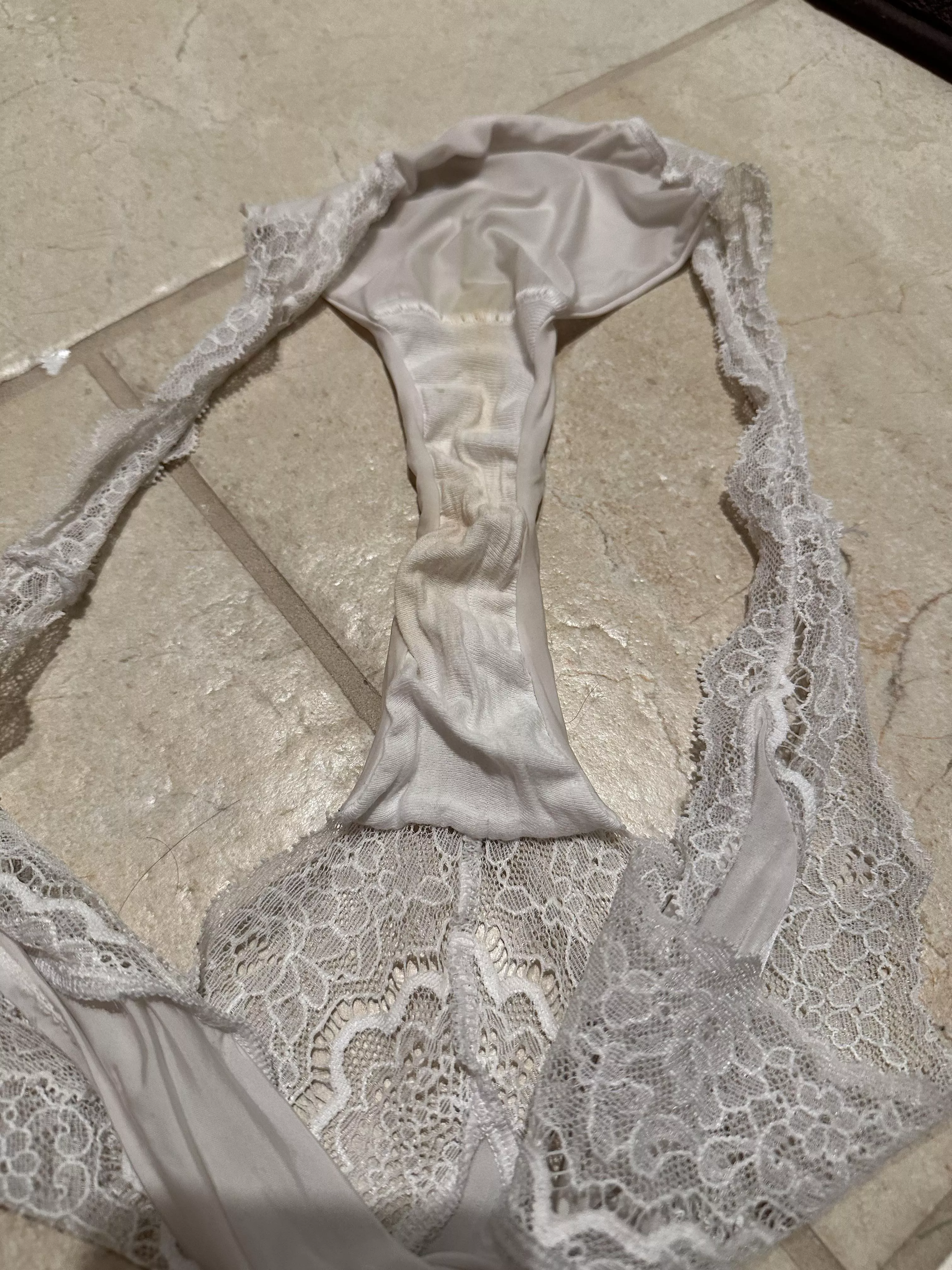 I wasn’t able to get much discharge on these but they smell AMAZING. Would you take a sniff? posted by cheeky_charm