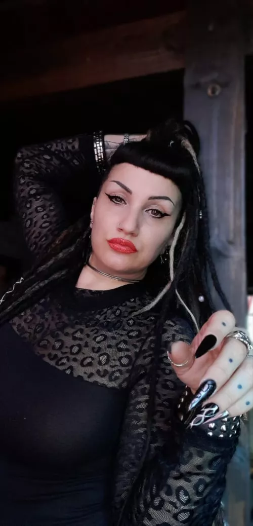 I'm a great goddess, my body only deserves love by littleapplesweet