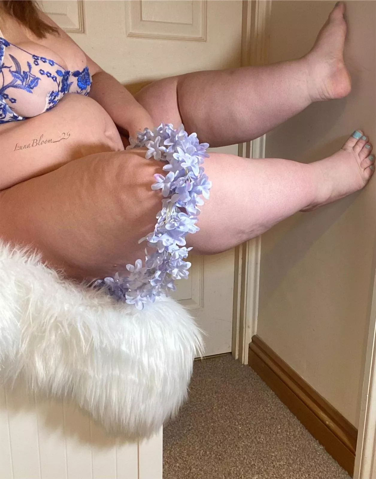 Let me wrap these legs around you. posted by LunaBloom_29