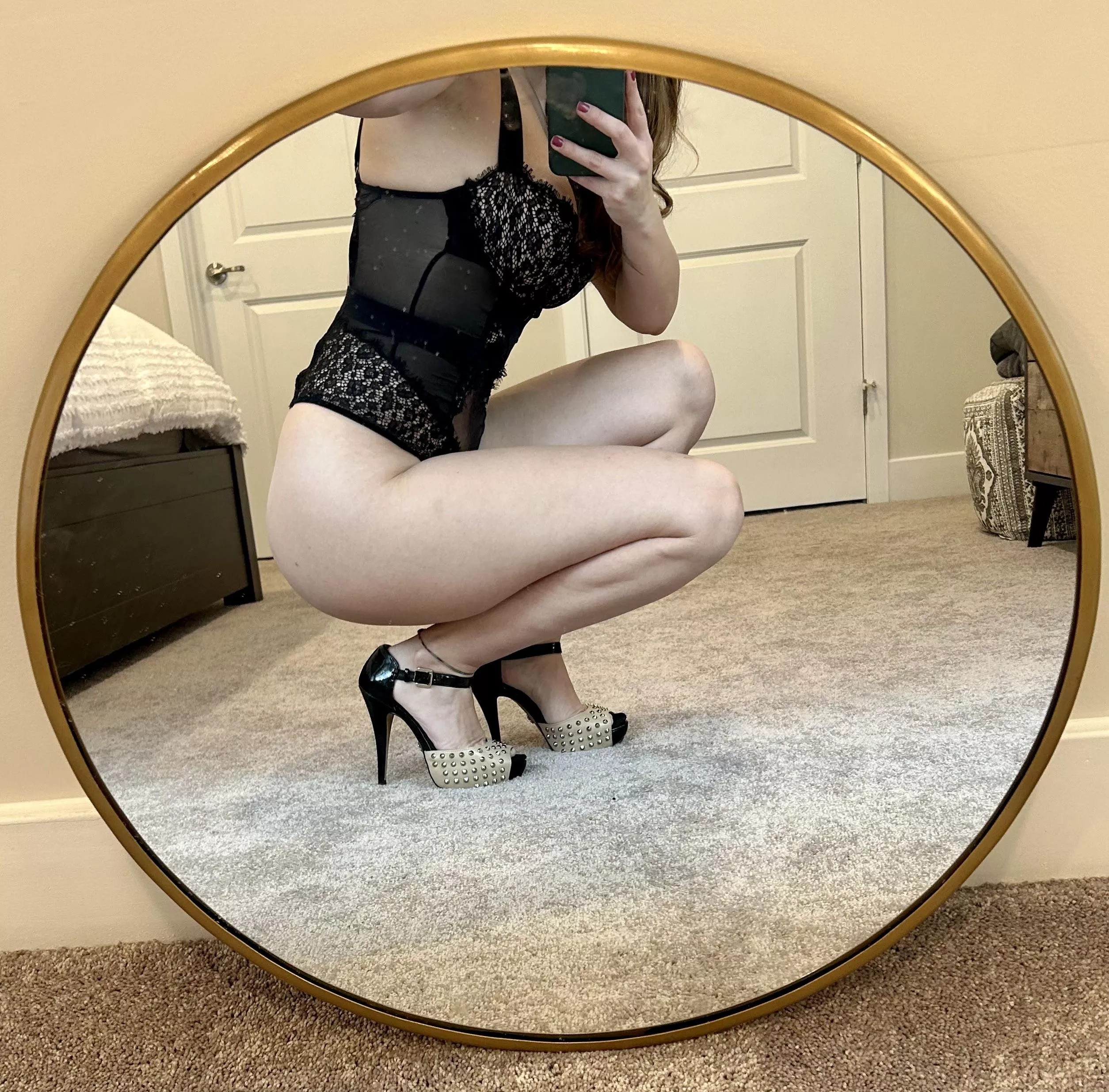Love showing off for you. posted by mebelowtheknees