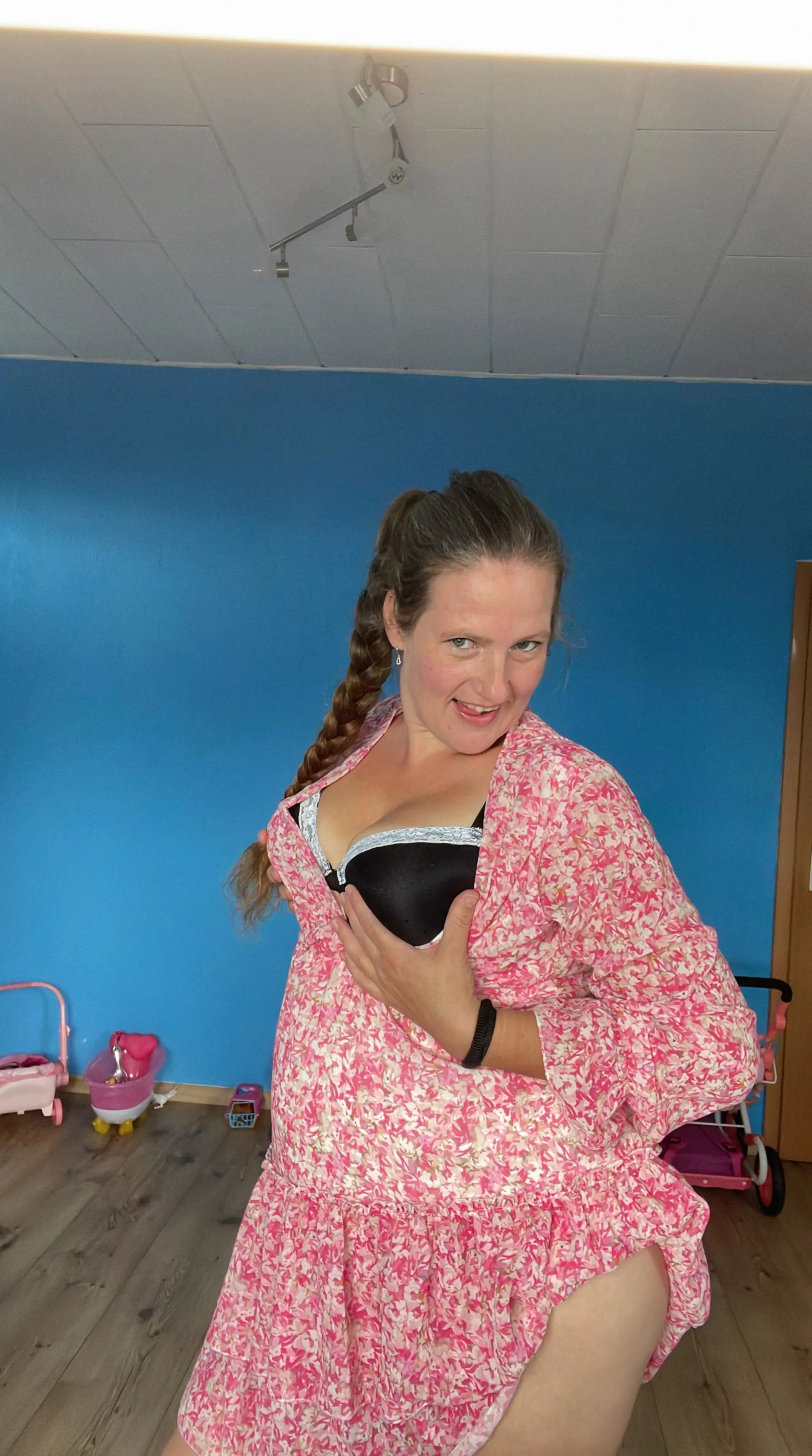 Mommy needs your hard dick asap here posted by Gio_vanm