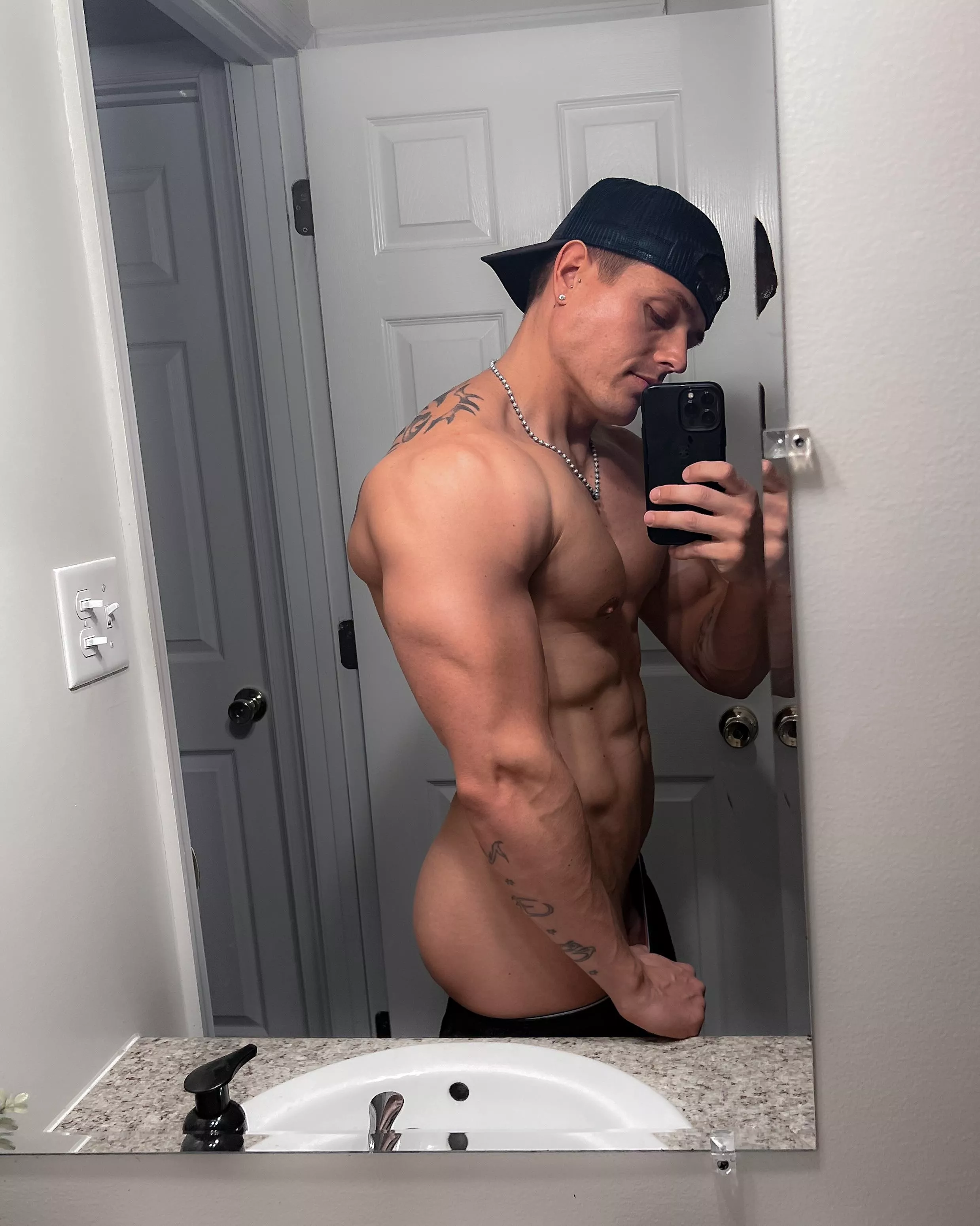 New hat, hope you like? posted by itslevilucky