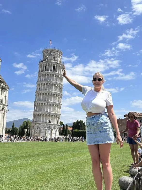 Not the only thing she’s keeping up posted by TheBookOfBoobaFett