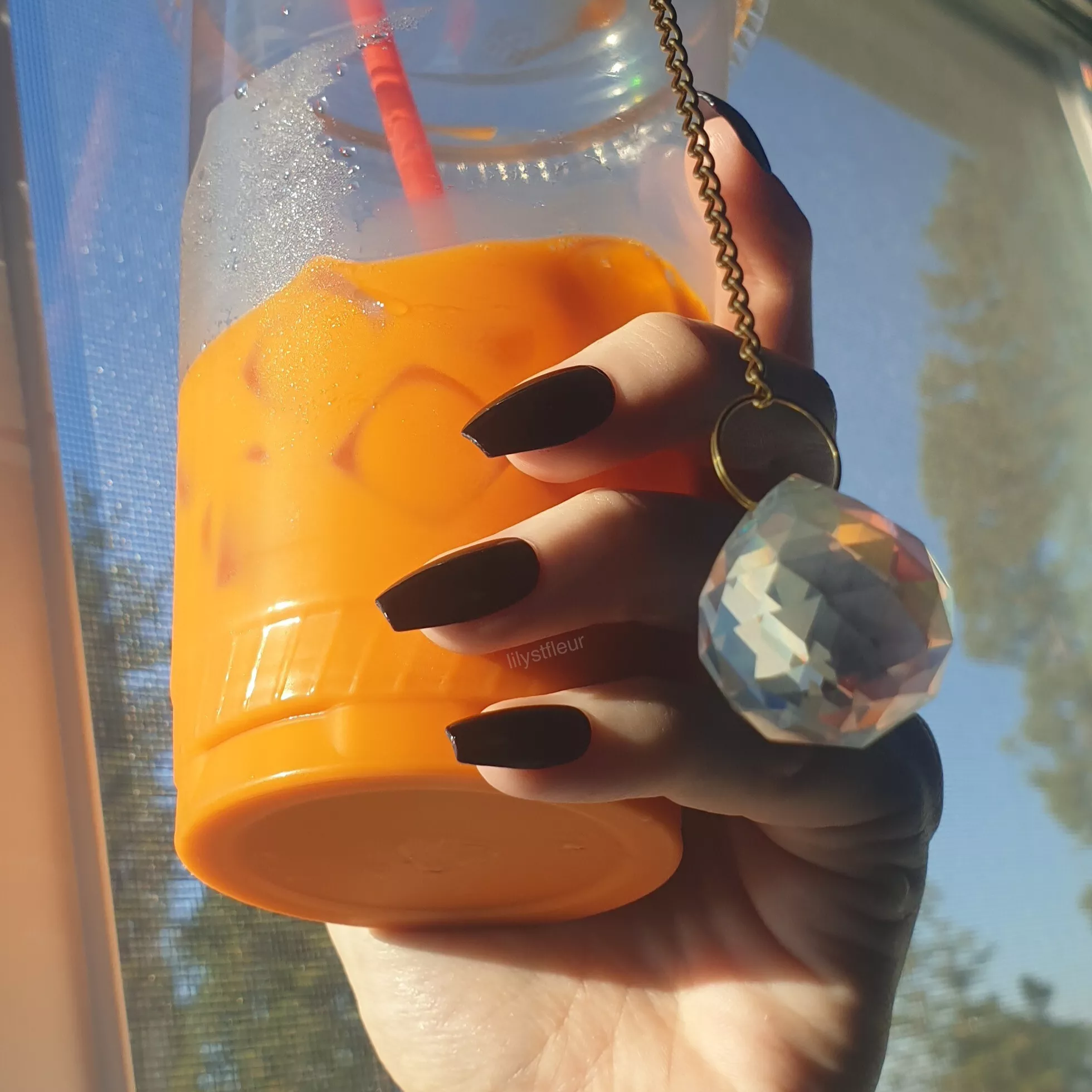 Perfect Halloween vibes 🎃💅 posted by LilyStFleur