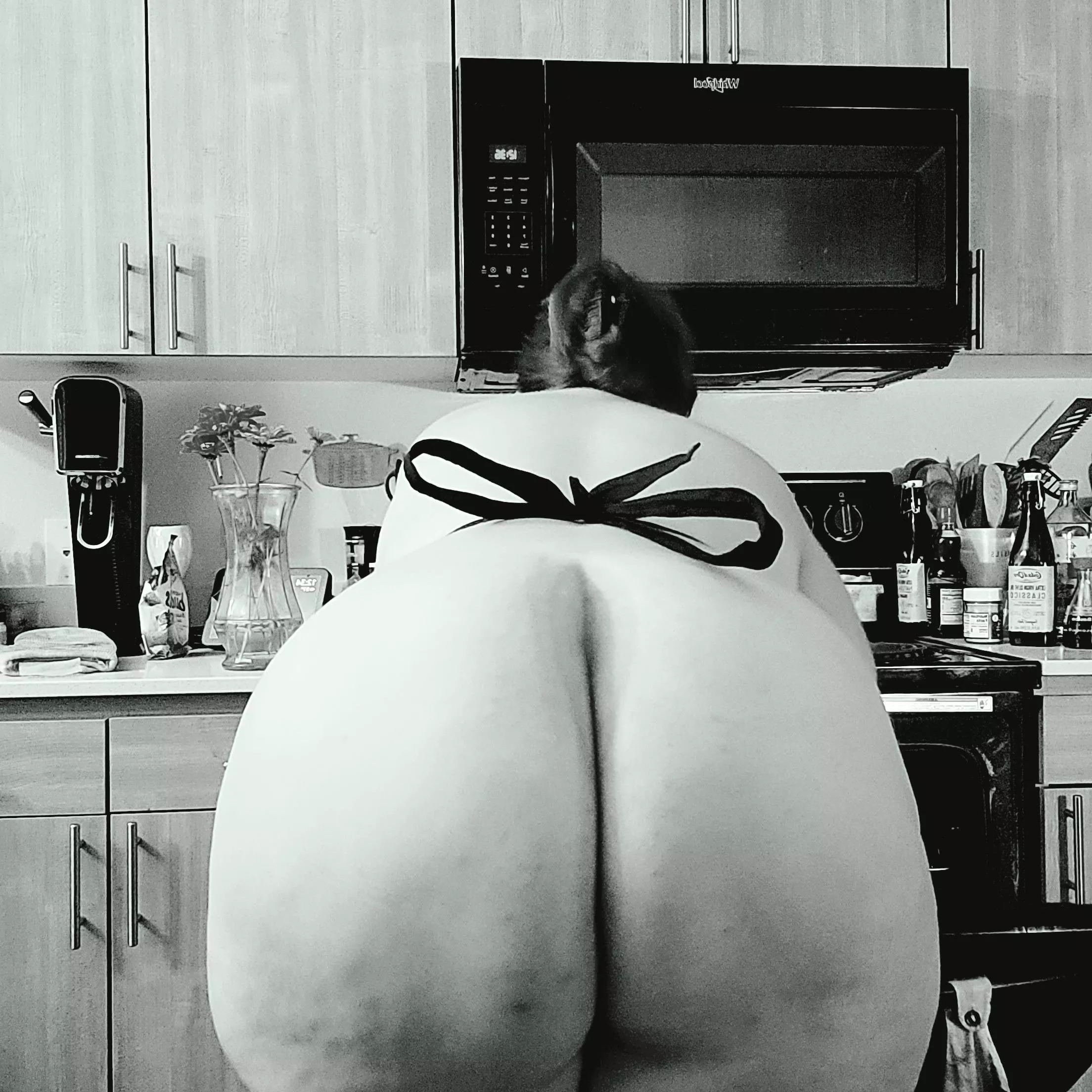 Some booty action in black and white. posted by Your_favorite_girly