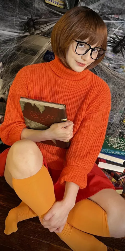 Velma from Scooby-Doo by dreamyotaku